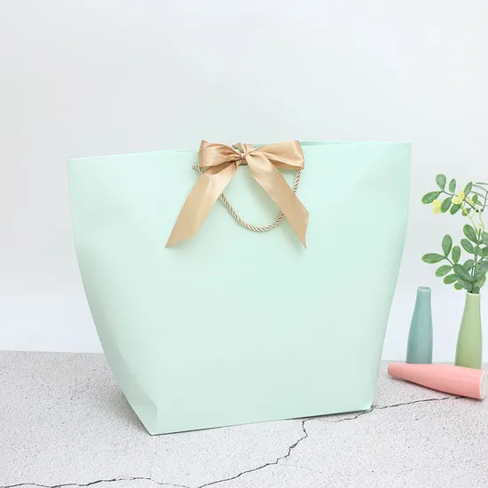 Christmas Custom Cosmetic Shopping Jewelry Wedding Goodies Carton Handle Kraft Cloth Paper Shopping Packaging Tote Small Gift Ribbon Closed Shipping Garment Bag 